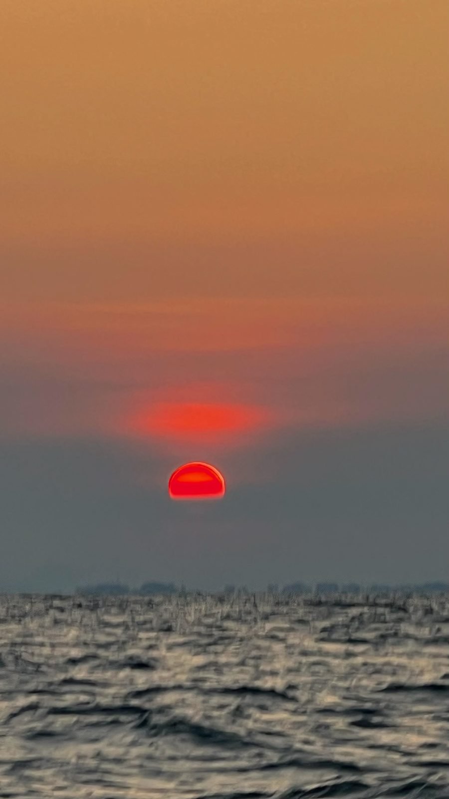 Soleil rouge sur la mer
